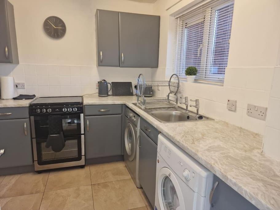A&S Properties, No Guest Fees, Bank Transfe Deposit Available Wolverhampton Exterior foto